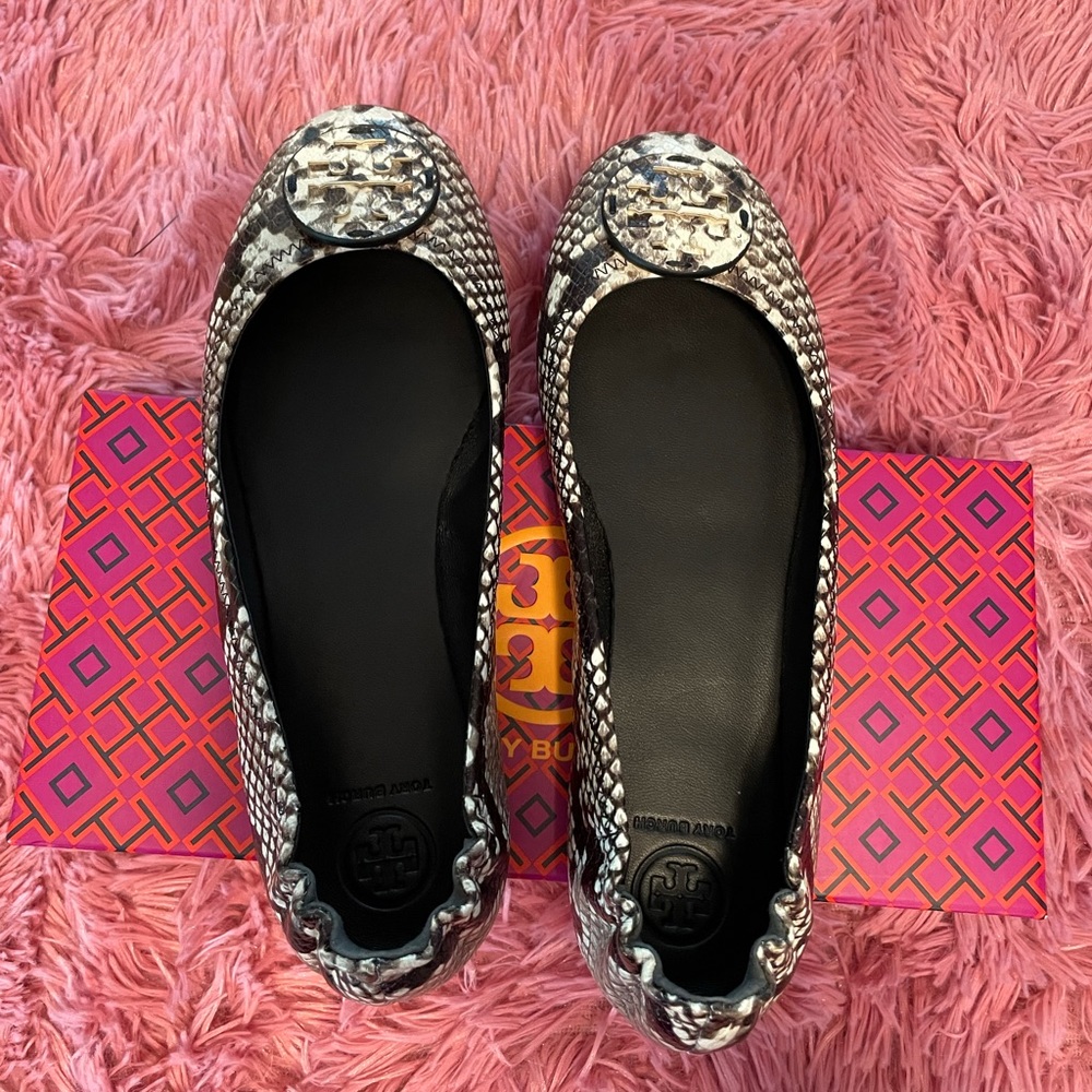 SnakeSkin Tory Burch Travel Minnie Flat!